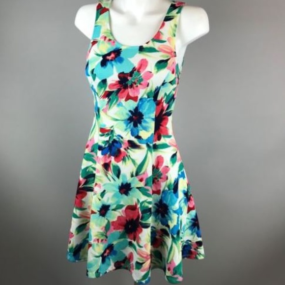 Everly Dresses & Skirts - Everly Multicolor Floral Fit Flare Dress Medium